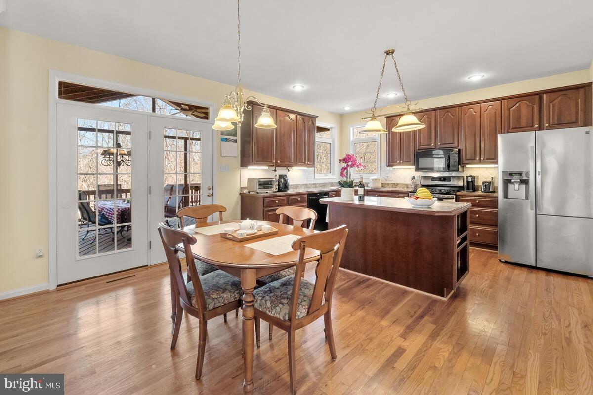 WINDSOR KNOLLS - Residential