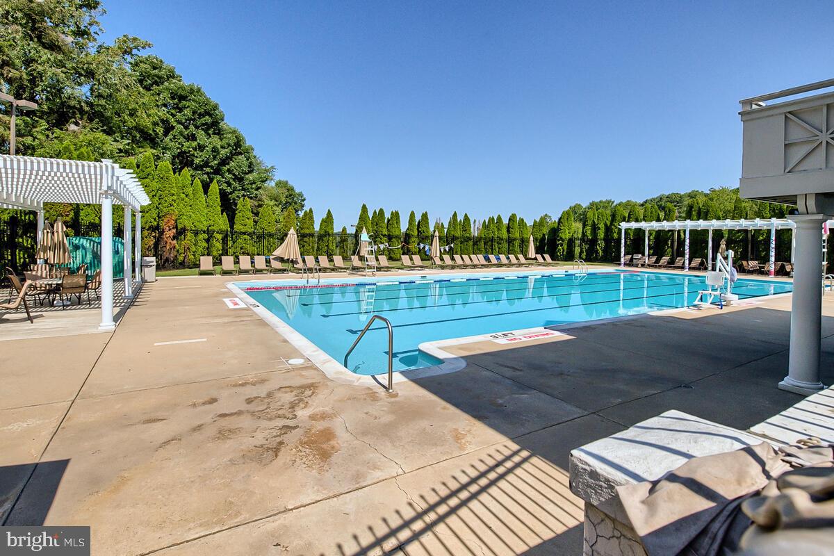 WINDSOR KNOLLS - Residential