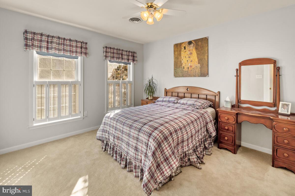 WINDSOR KNOLLS - Residential