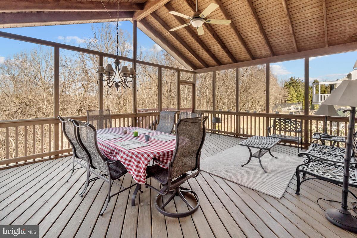 WINDSOR KNOLLS - Residential