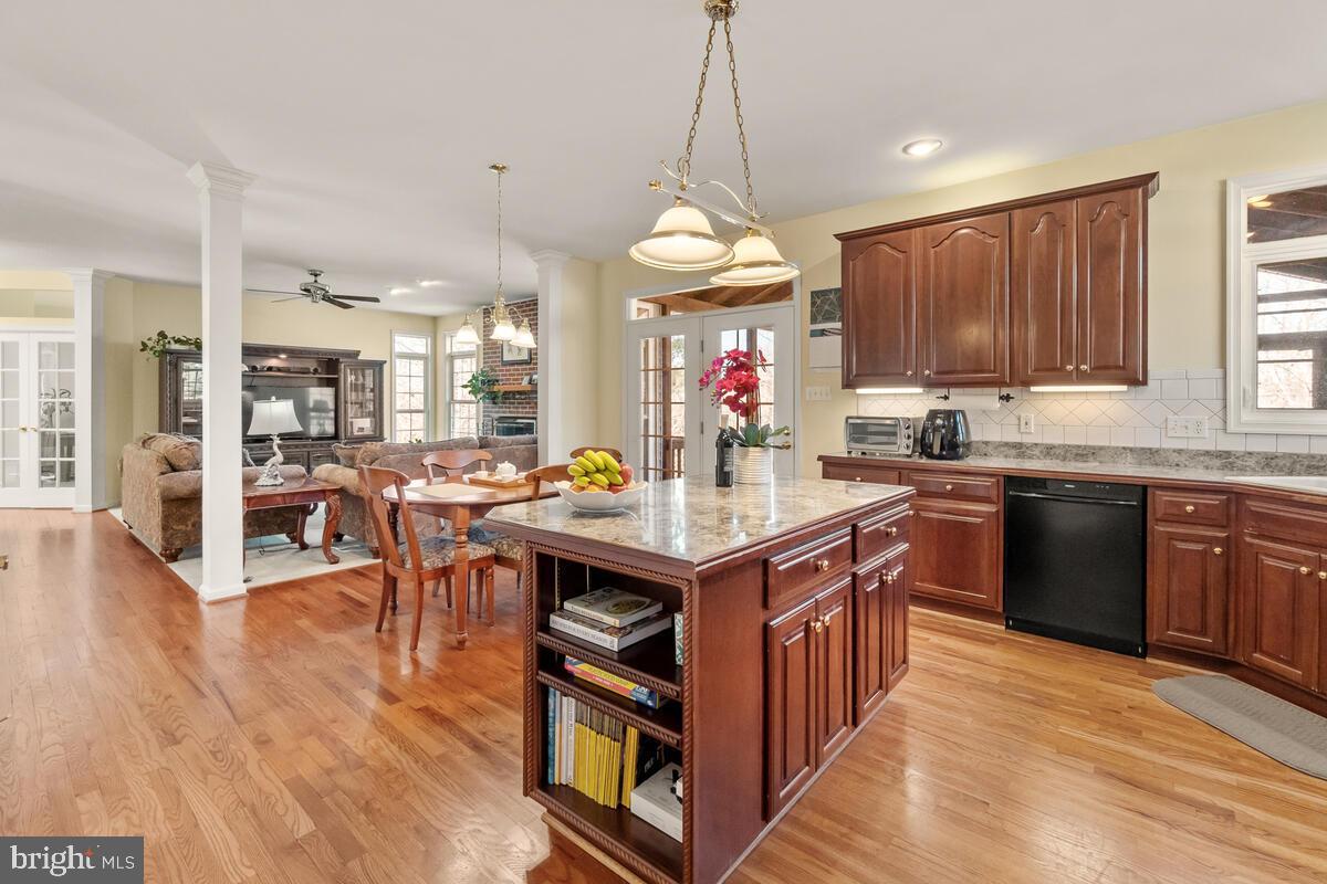 WINDSOR KNOLLS - Residential