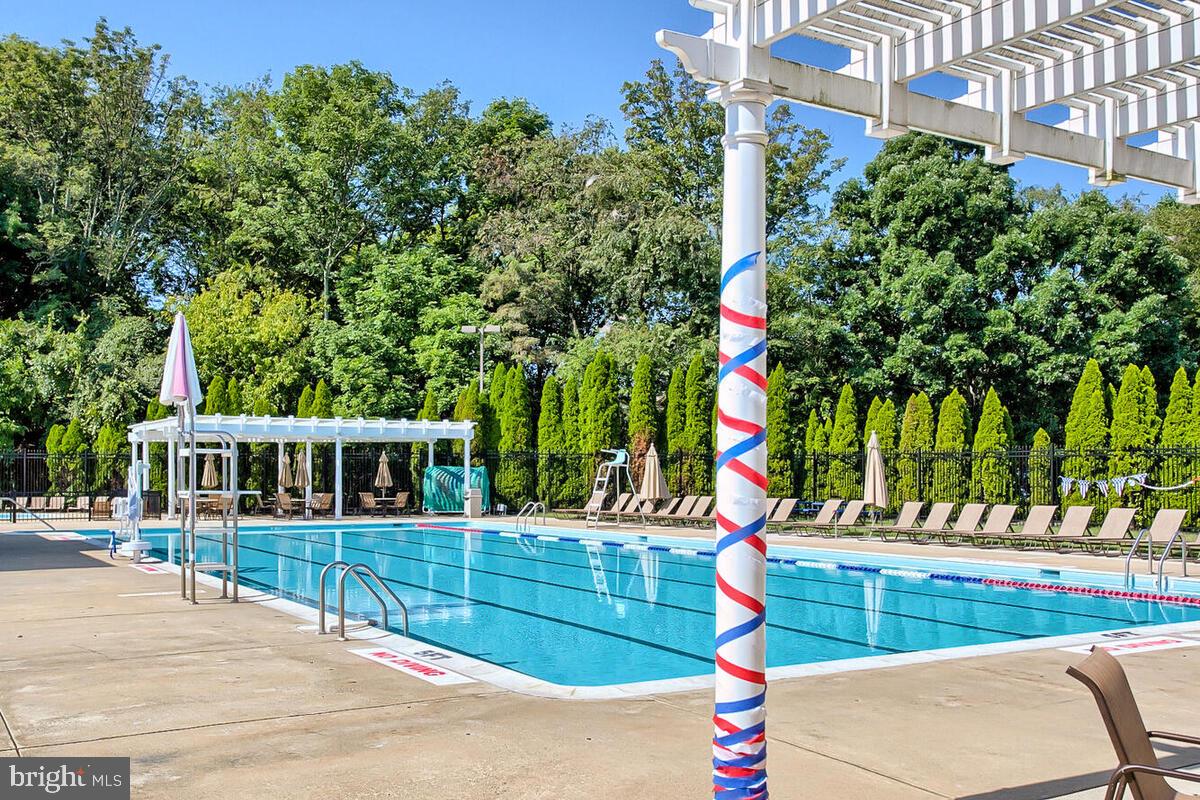 WINDSOR KNOLLS - Residential