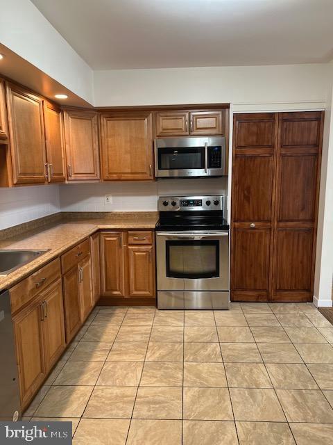 STEVENSON VILLAGE CONDO - Residential Lease