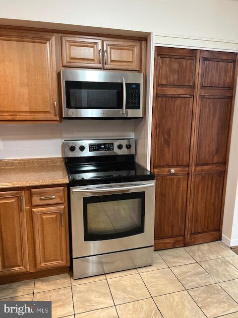 STEVENSON VILLAGE CONDO - Residential Lease