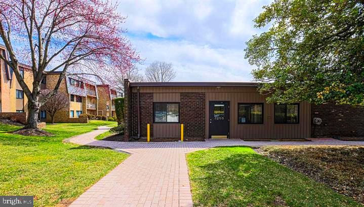 STEVENSON VILLAGE CONDO - Residential Lease