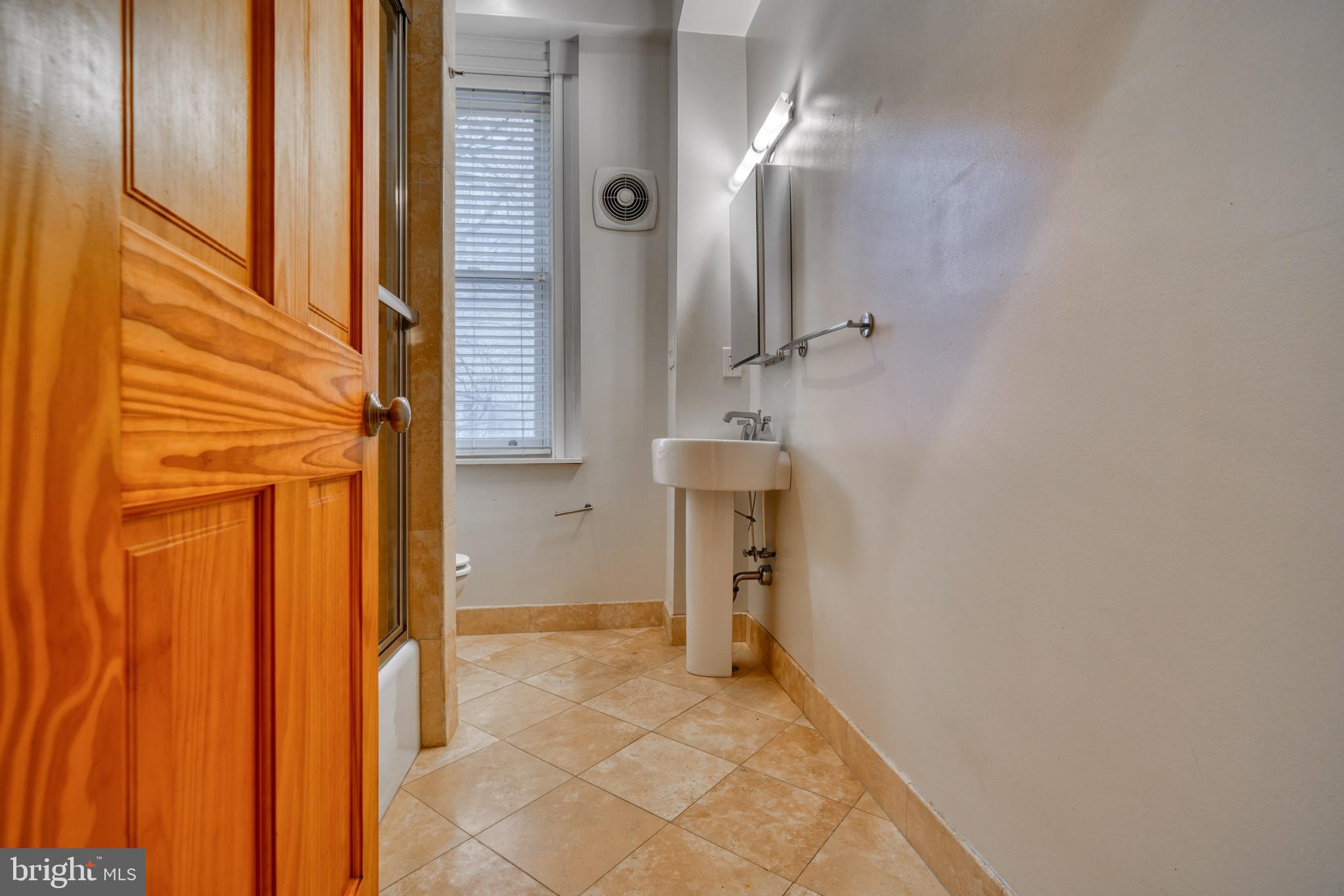 MOUNT VERNON PLACE HISTORIC DISTRICT - Residential Lease