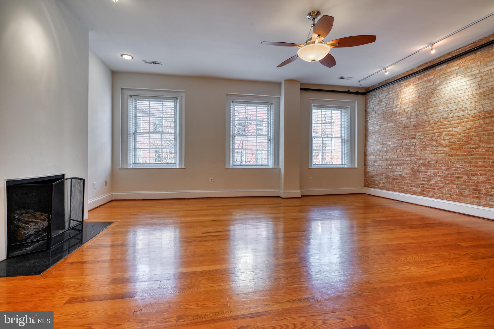 MOUNT VERNON PLACE HISTORIC DISTRICT - Residential Lease