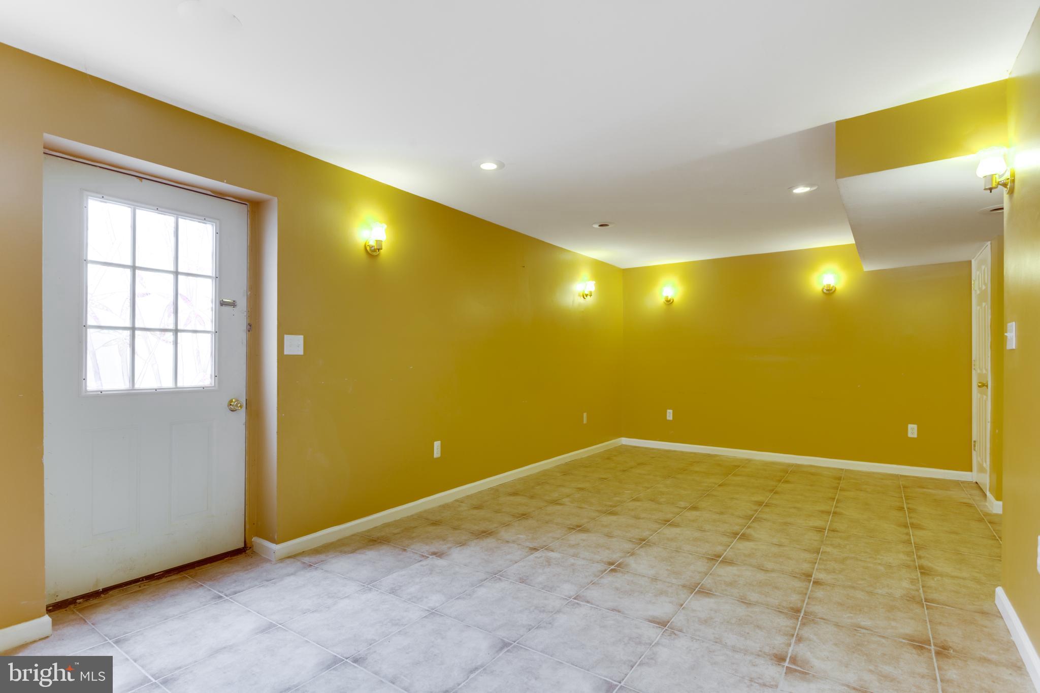 WINDSOR MILL SUB - Residential Lease