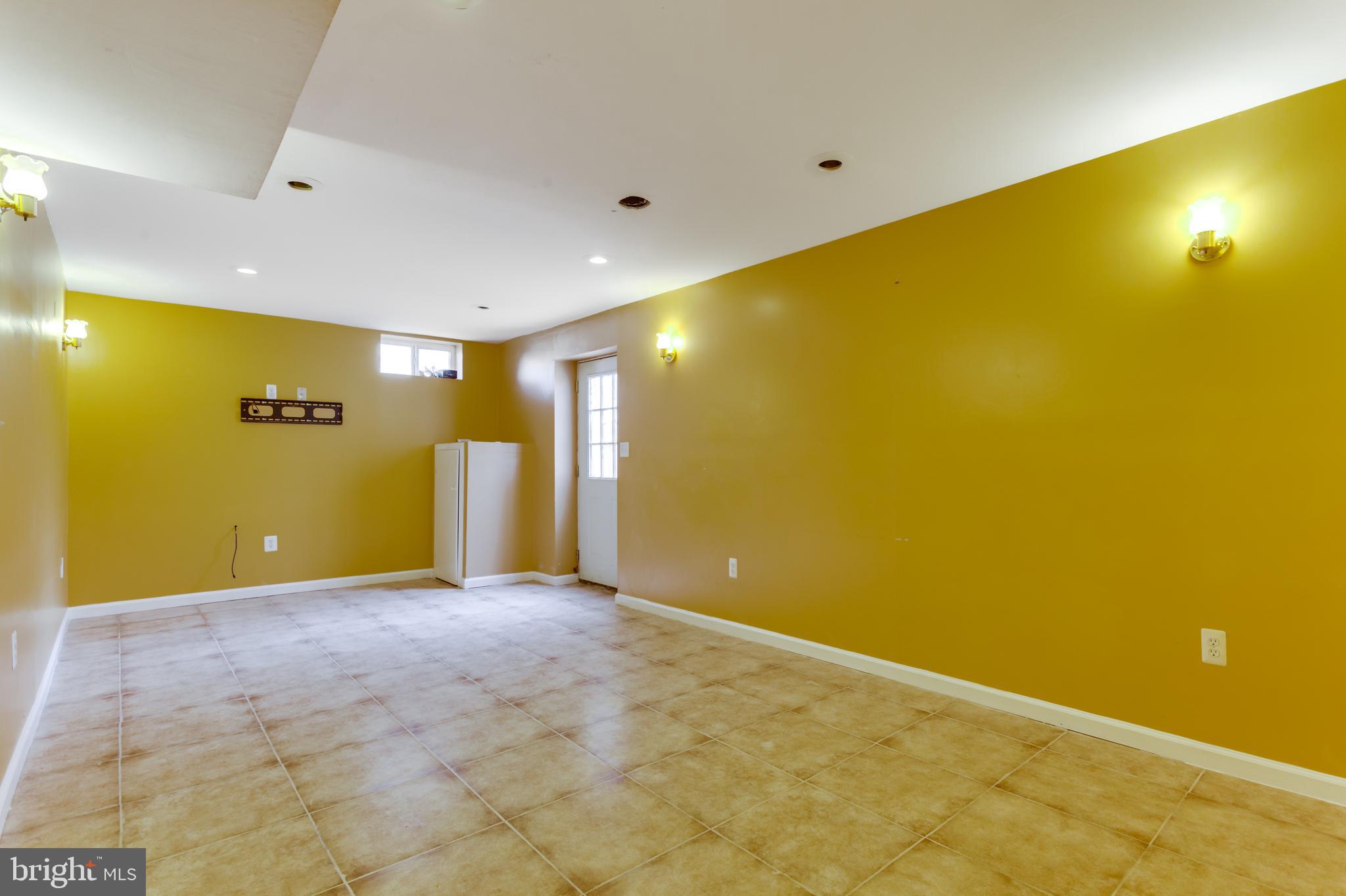 WINDSOR MILL SUB - Residential Lease