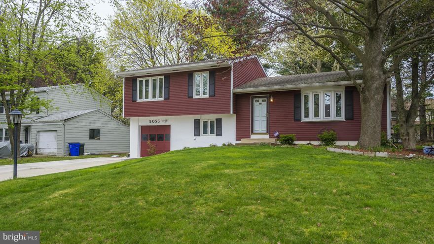 DON'T MISS THIS SPACIOUS TRI-LEVEL WHICH INCLUDES A FAMILY ROOM - DEN- AND EXERCISE ROOM! THE KITCHEN AND BATHS ARE NEWLY UPGRADED! THIS PROPERTY SHOWS VERY WELL! 2 HOUR NOTICE REQUIRED. WALK TO THUNDERHILL ELEMENTARY SCHOOL AND THUNDERHILL SWIMMING POOL!