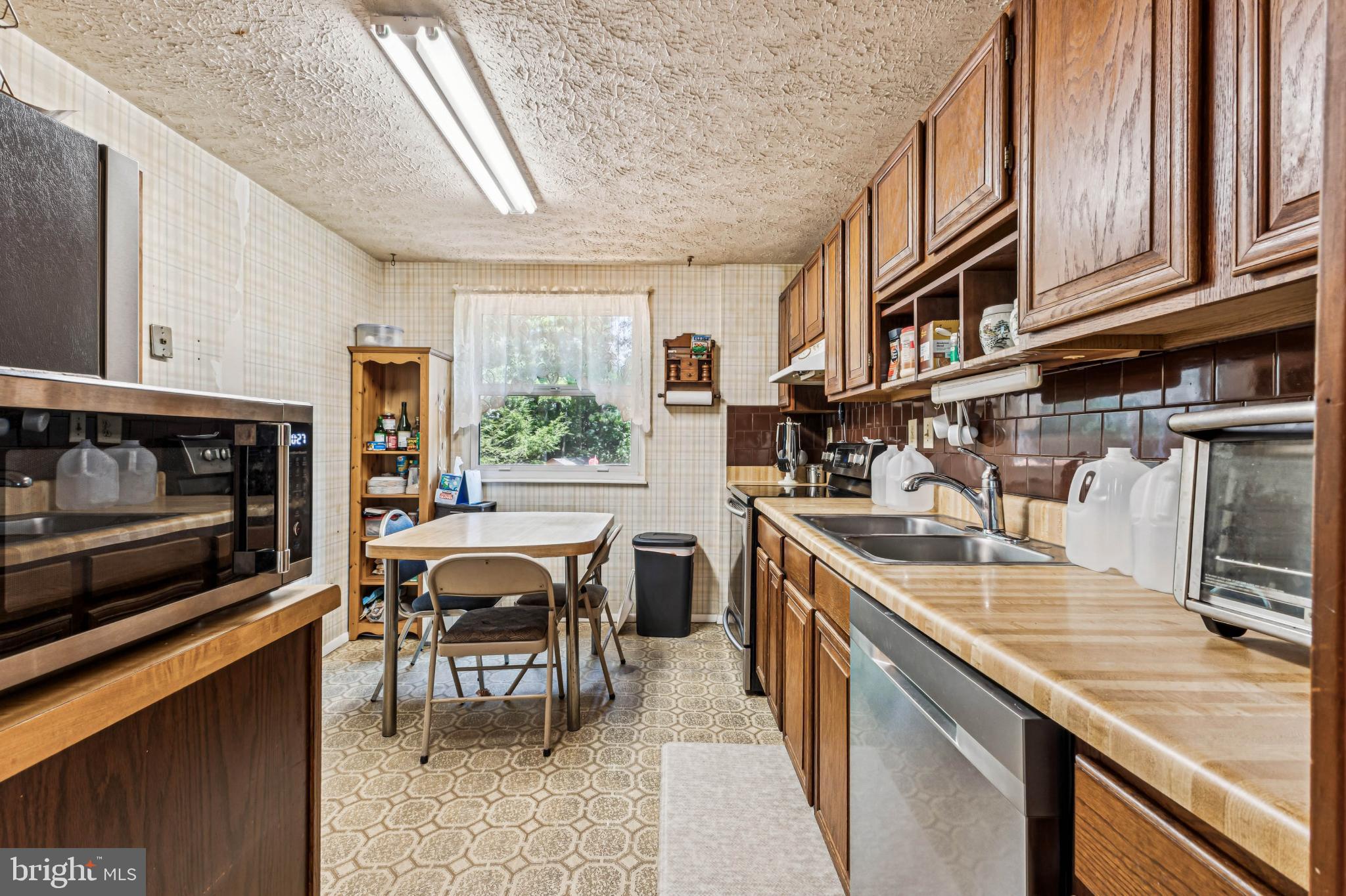 8011 TREASURE TREE COURT