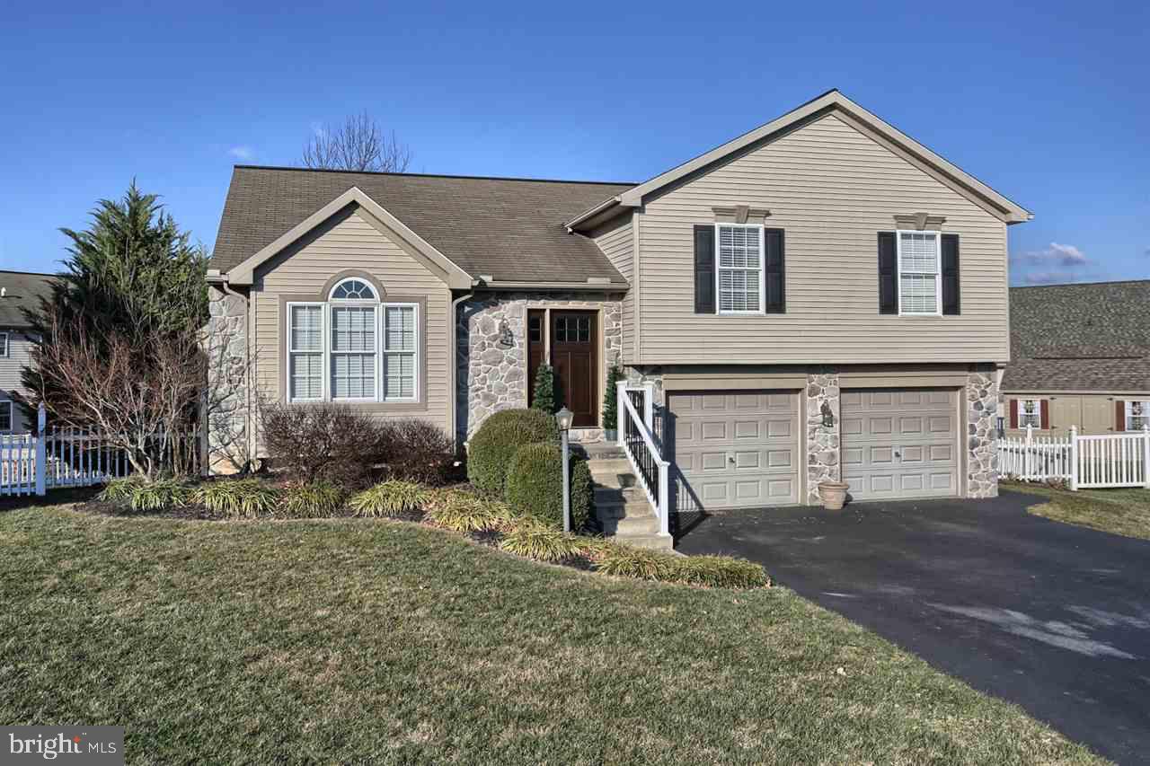 Move Right In! This well maintained home is nestled on a quaint cul-de-sac lot. The bright & open foyer/living room welcomes you as you enter the home. Turn up the gas fireplace to increase the ambiance in this lovely living space. The spacious kitchen & dining area allow for easy access to the rear deck. You'll find 3 bedrooms & 1 full bath on the same level. Don't miss the additional bedroom, which could be converted to a family room in the lower level. Close to shopping, restaurants, & other attractions!