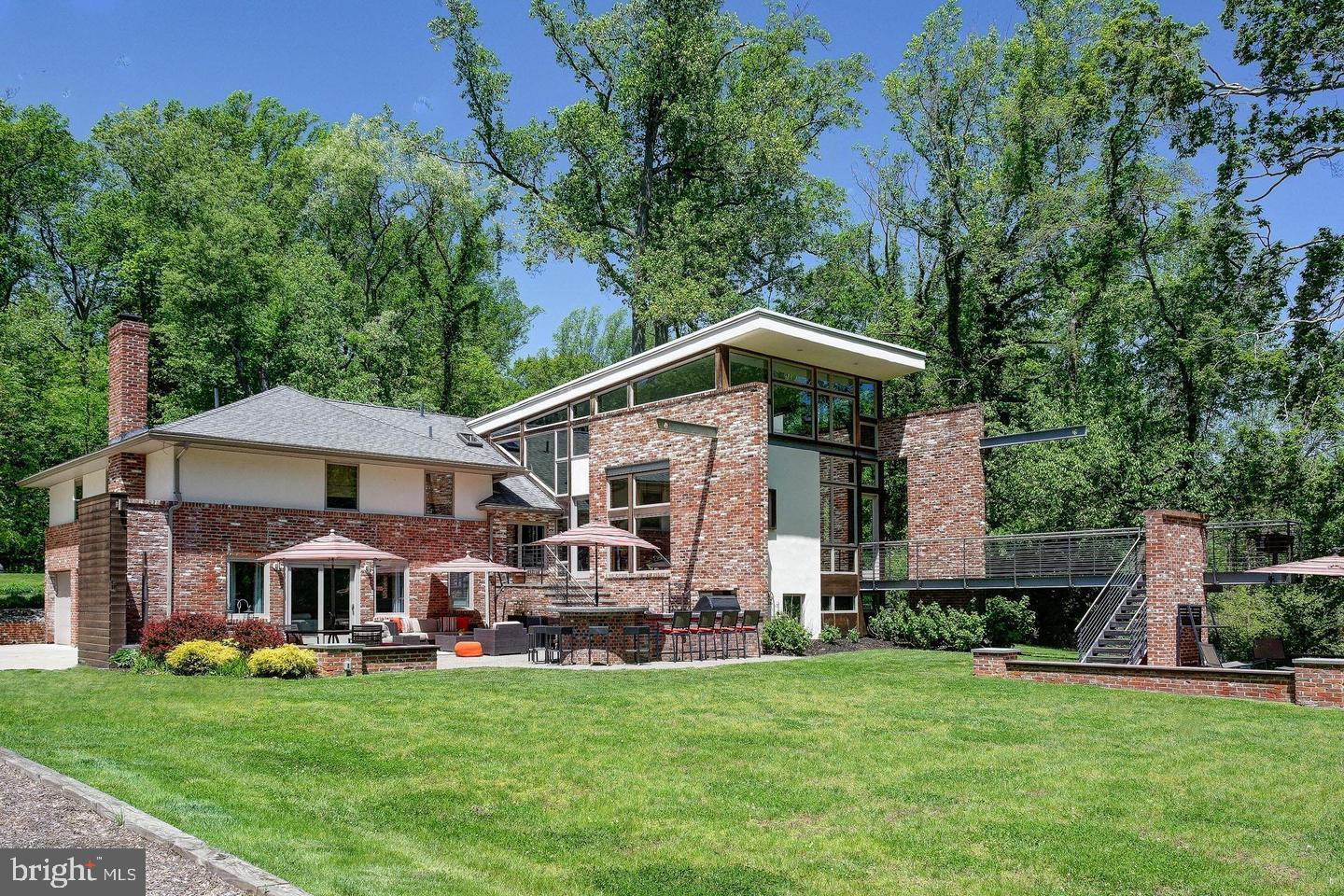 1127 WINDING DRIVE