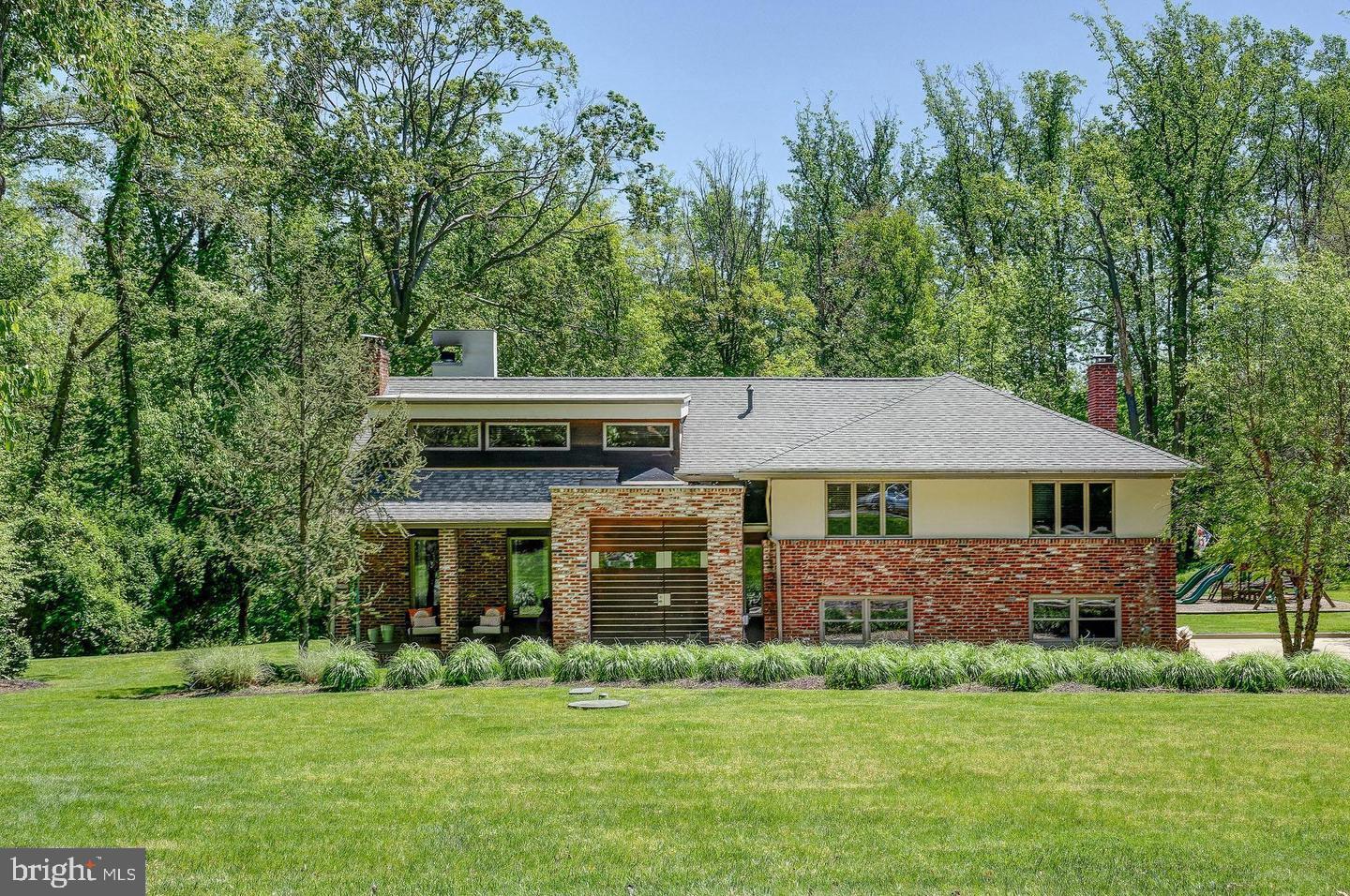1127 WINDING DRIVE