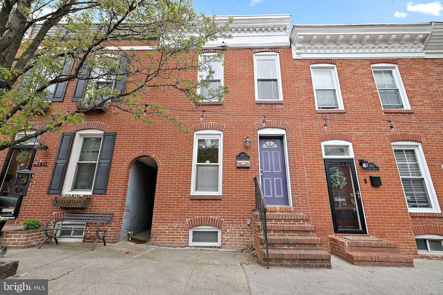 A unique Federal Hill townhome that is just 1 block from Riverside Park.  Perfect for anyone seeking an architectural, loft-style vibe in a prime location.  From the open-floor concept with a bathroom on every floor to the 2-tier rooftop deck and parking pad, this home has it all. Did we mention the 250-bottle temperature-controlled wine cellar?! Come see this one for yourself!
HVAC system (July 2021), Dishwasher (Sept 2021), Dryer/Washer (2019), Roof Resealed (2017)