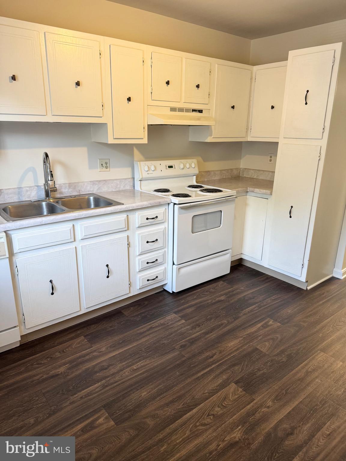 OLDE GREENWICH - Residential Lease