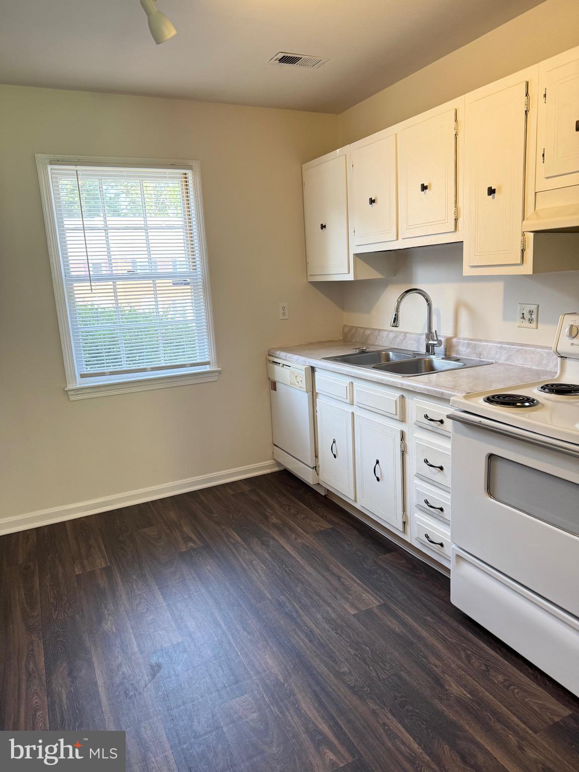 OLDE GREENWICH - Residential Lease