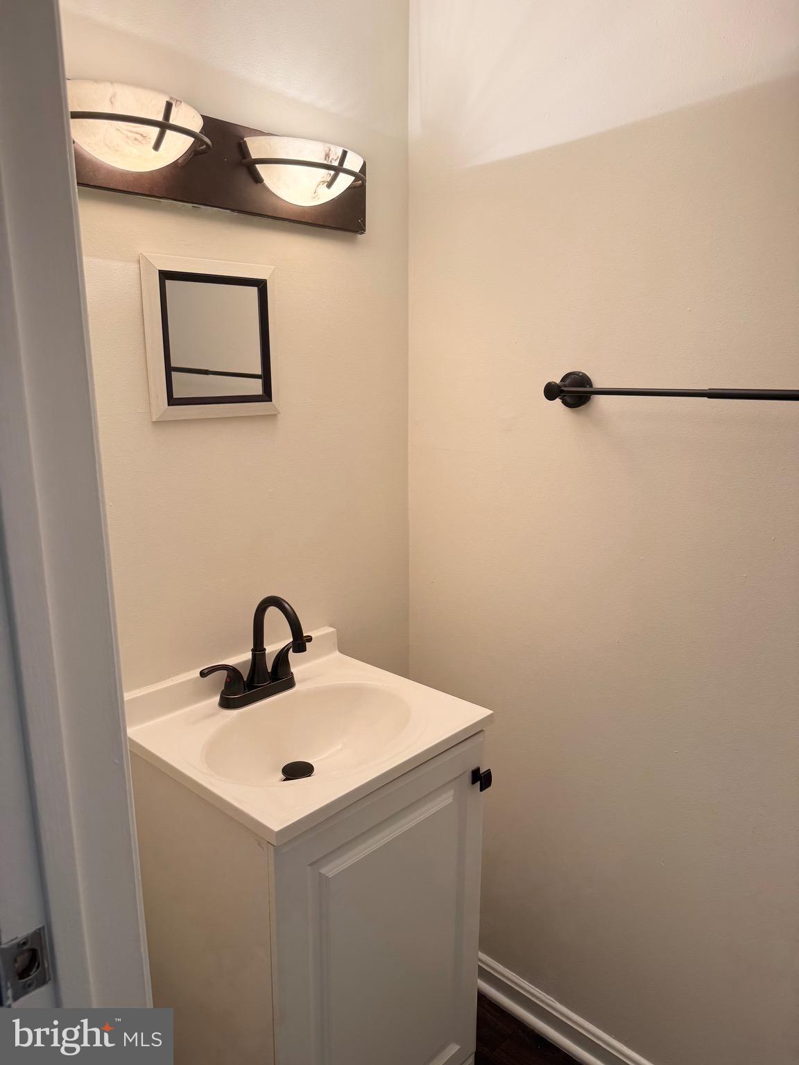 OLDE GREENWICH - Residential Lease