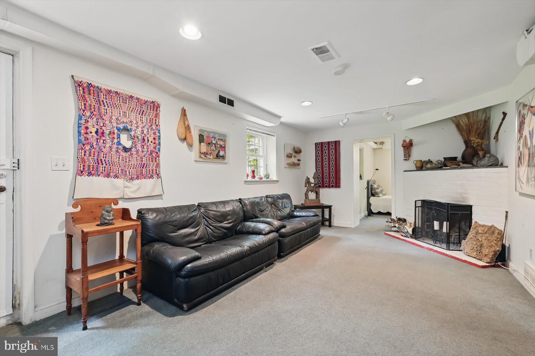 BANNOCKBURN HEIGHTS - Residential