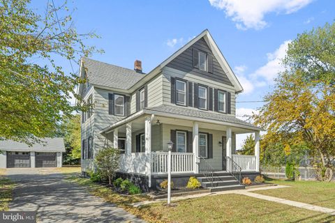 Photo of 109 Poplar Street, WILLIAMSTOWN, NJ 08094 (MLS # NJGL2062576)