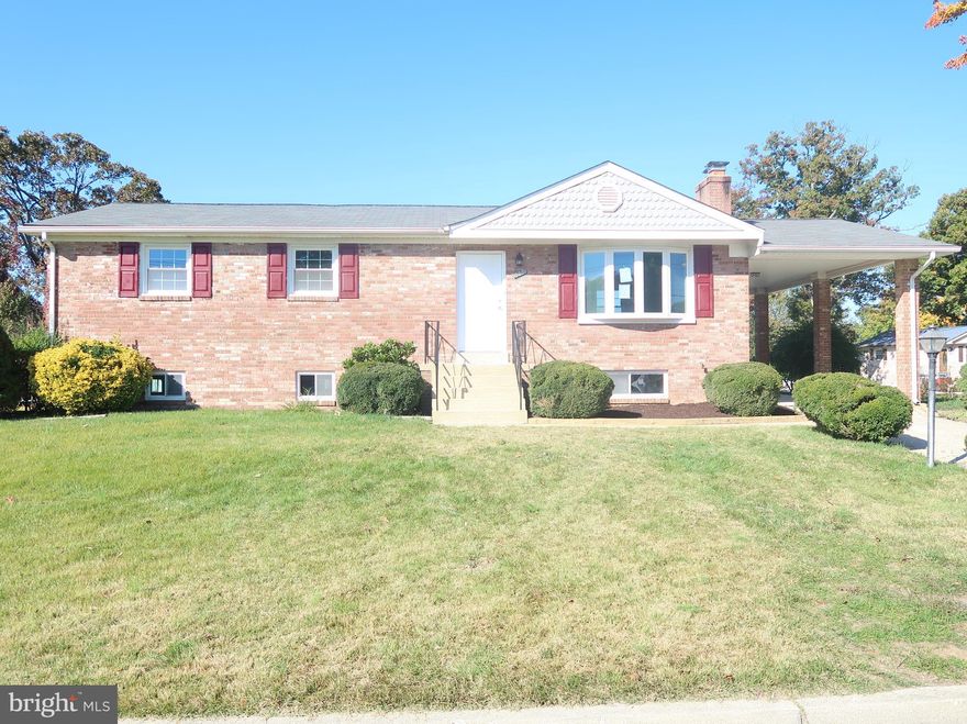 Beautifully Renovated two level walkout basement corner location Rambler Unit. Brand new Kitchen with upgraded Quartz counter tops and brand new  white cabinets along with Stainless Steel appliances. Shinning Hardwood flooring on the main level. Recess lighting throughout main floor and basement. Fully finished basement with a room and additional room that can be used as a Library. Brand new electrical system along with brand new HWH. Fairly new roofing and windows throughout the house.