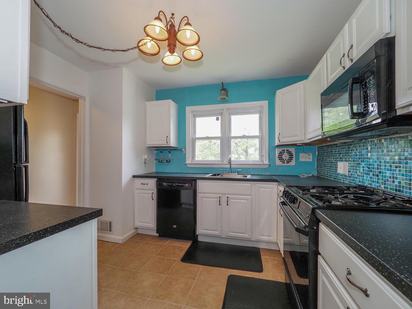 VIOLETVILLE - Residential Lease