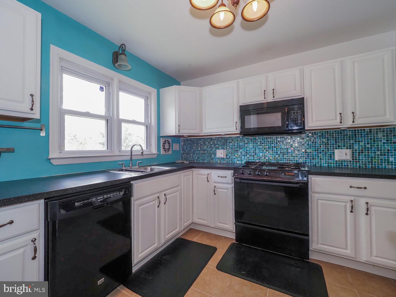 VIOLETVILLE - Residential Lease