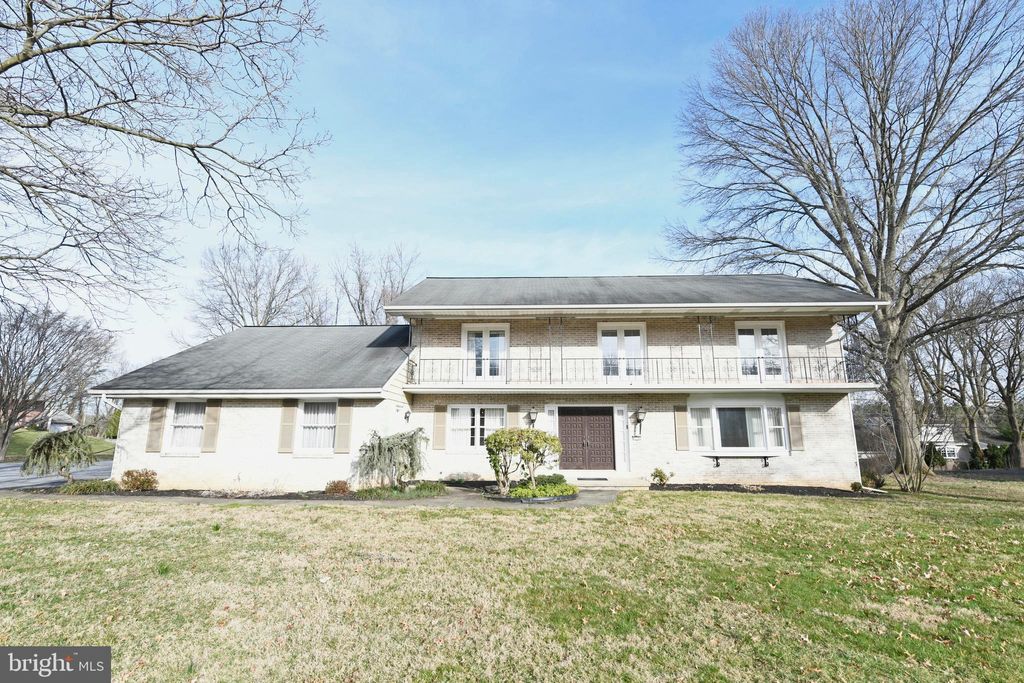 Photo of 779 Barrwick Lane, Lancaster, PA 17603 (MLS # PALA2048040)