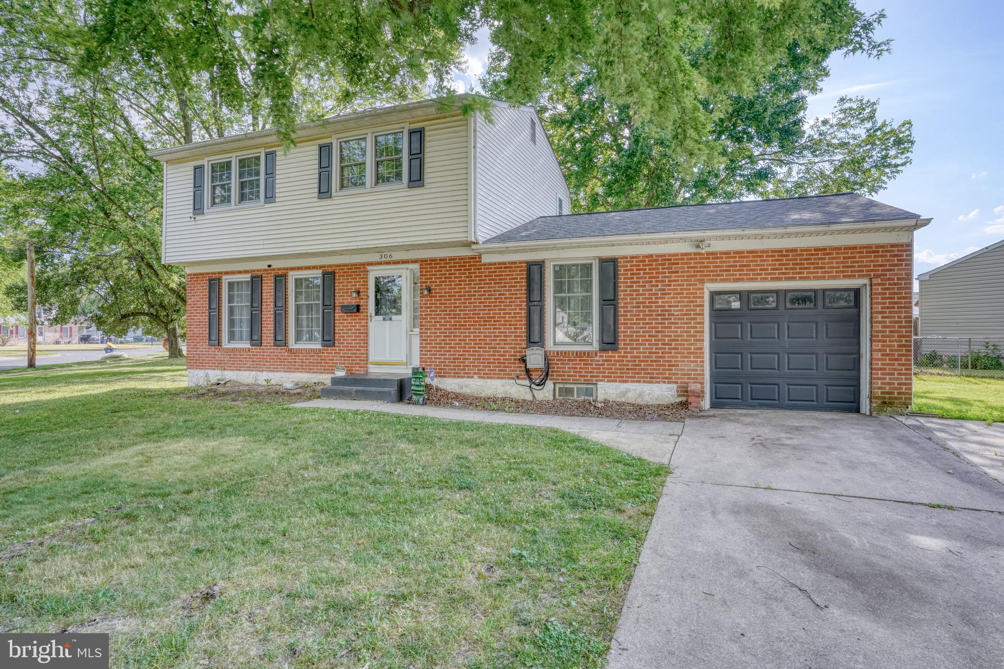 306 MACARTHUR DRIVE