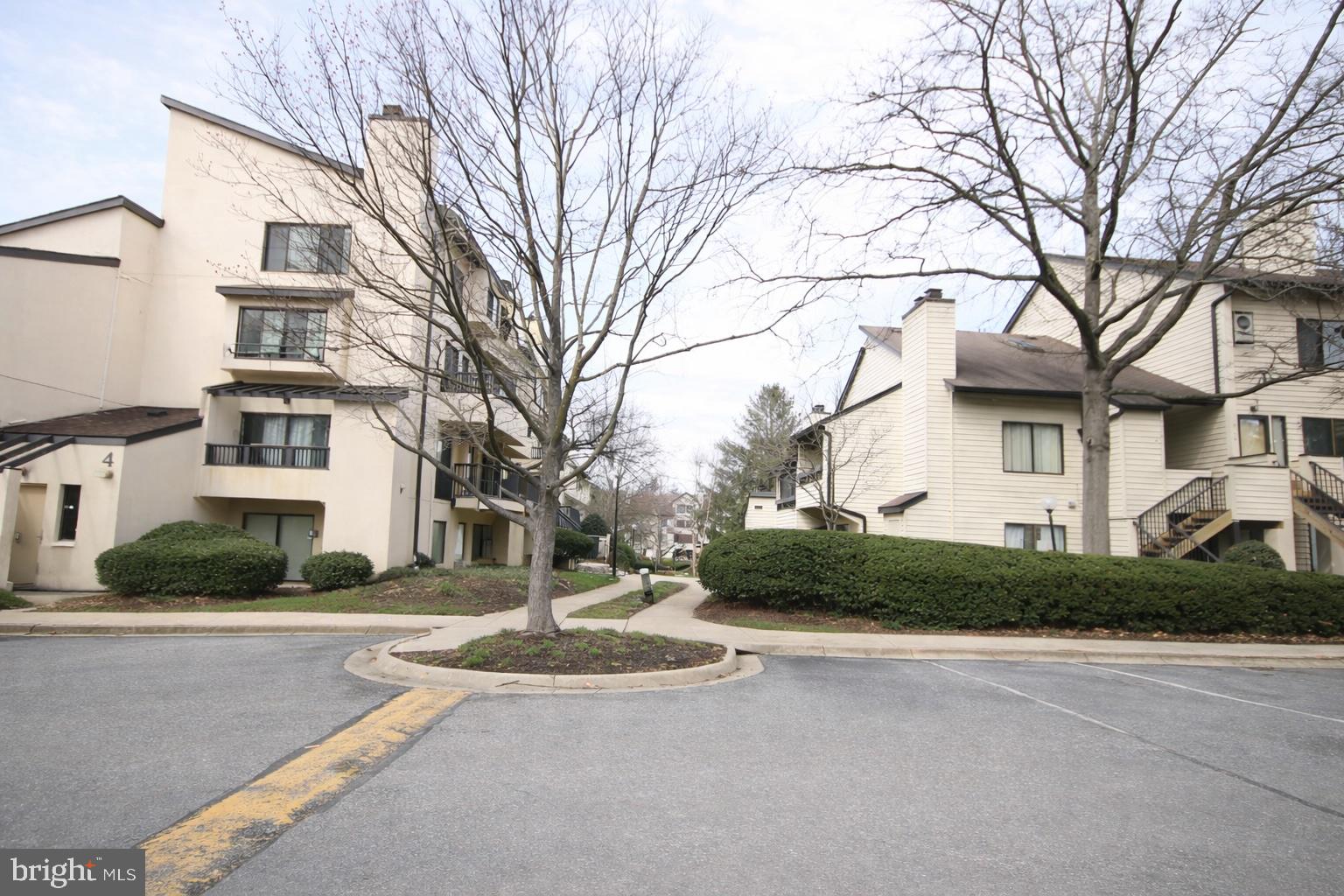 CHRISTOPHER COURT - Residential