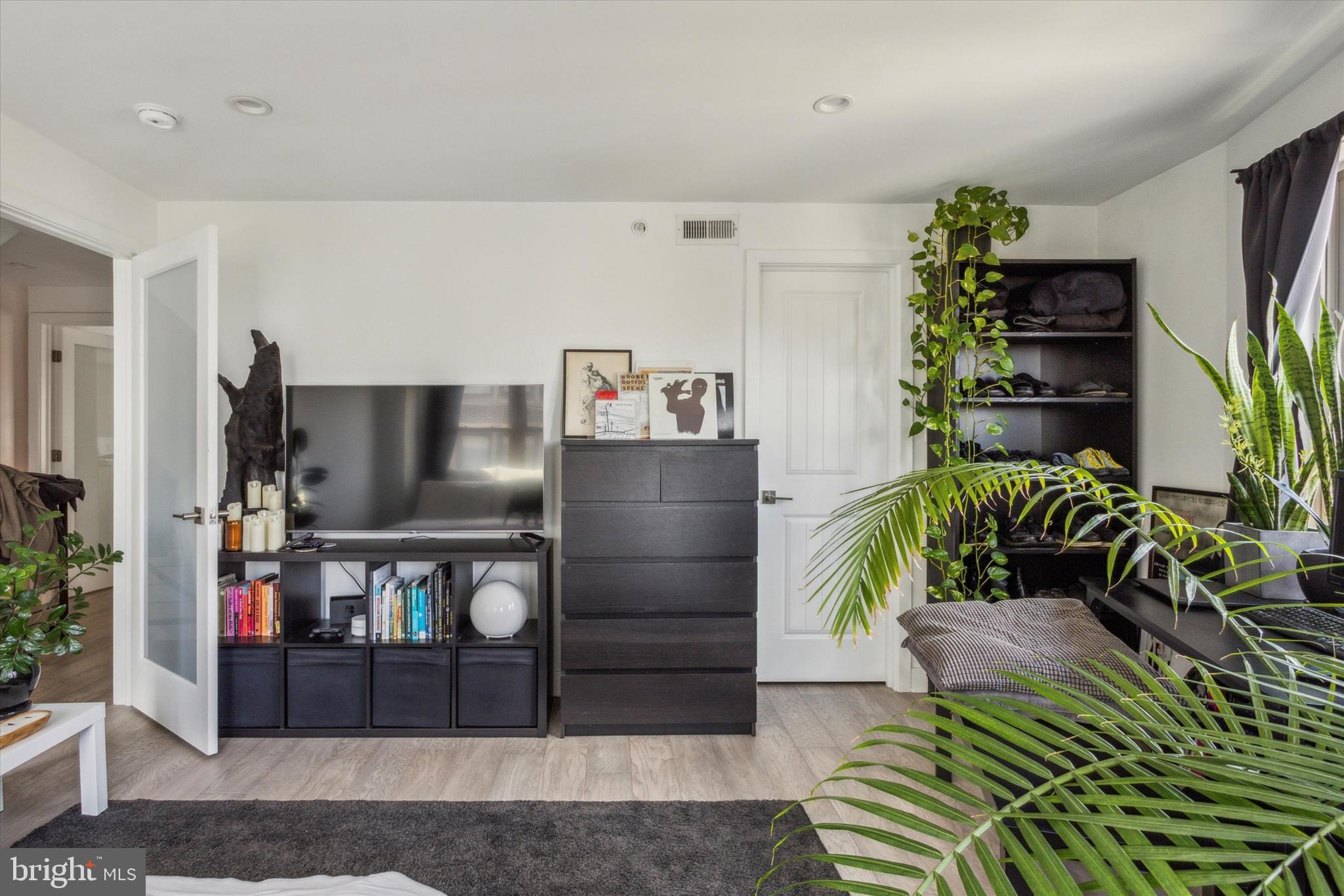 POINT BREEZE - Residential