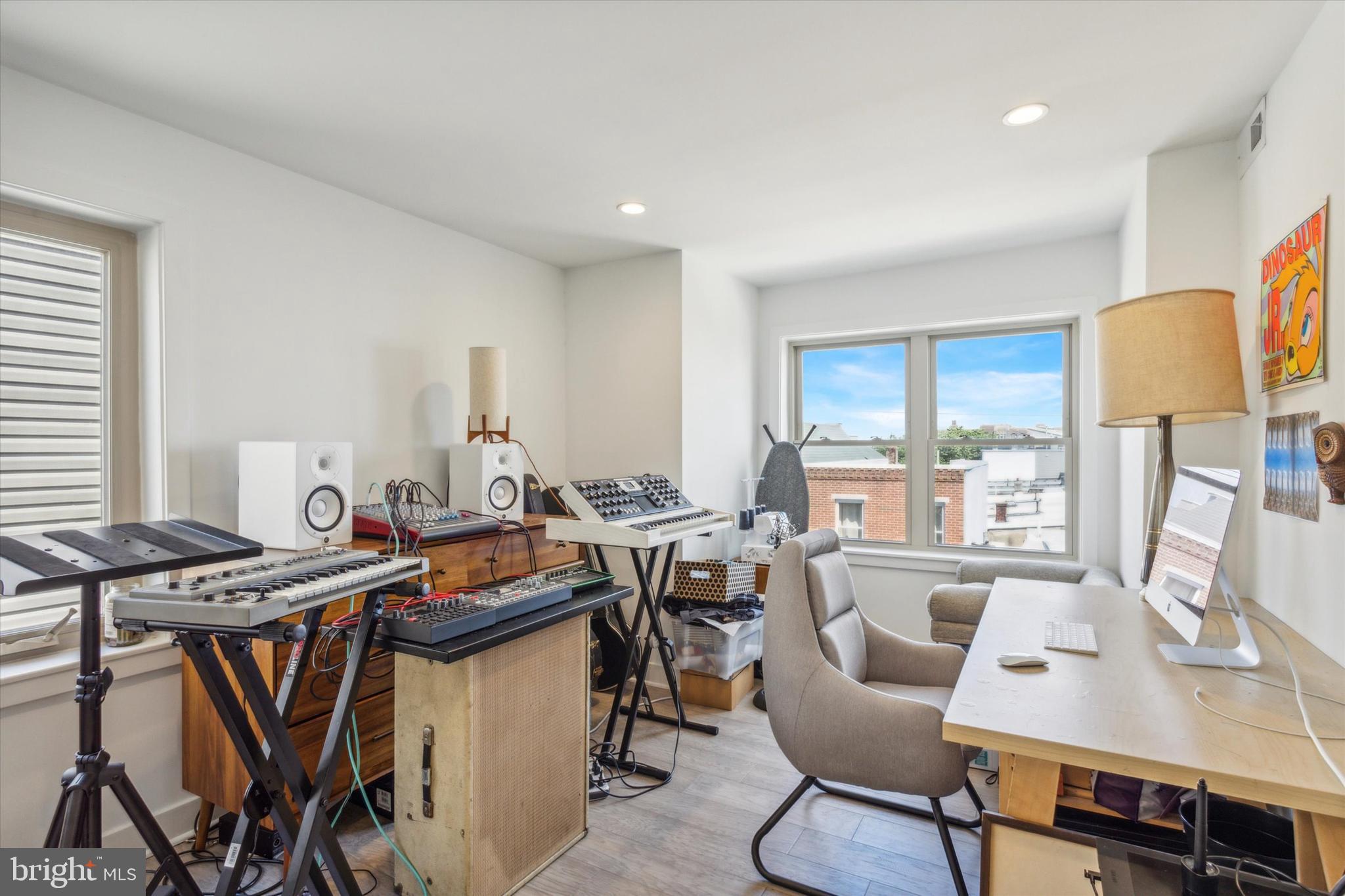 POINT BREEZE - Residential