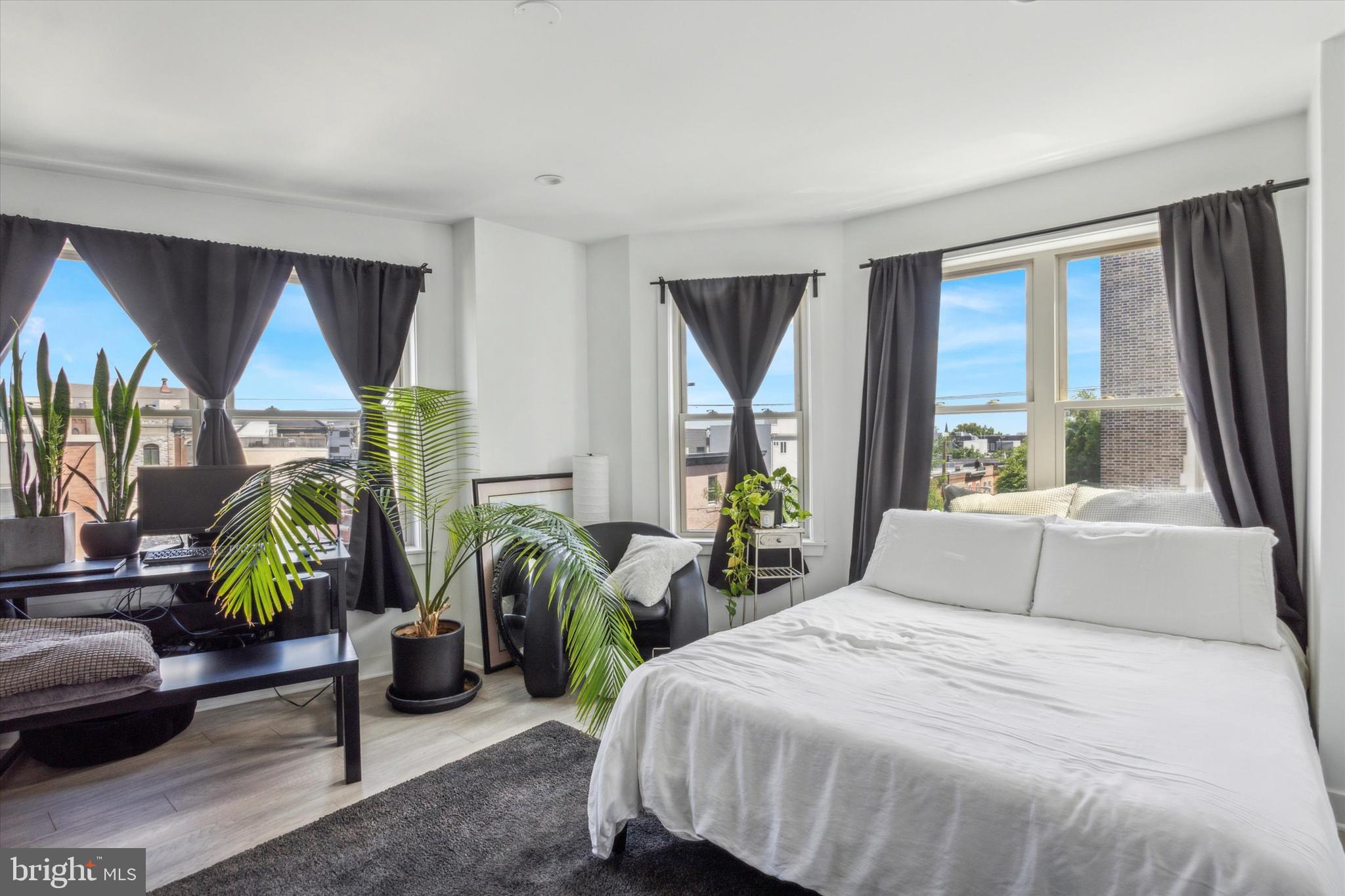 POINT BREEZE - Residential