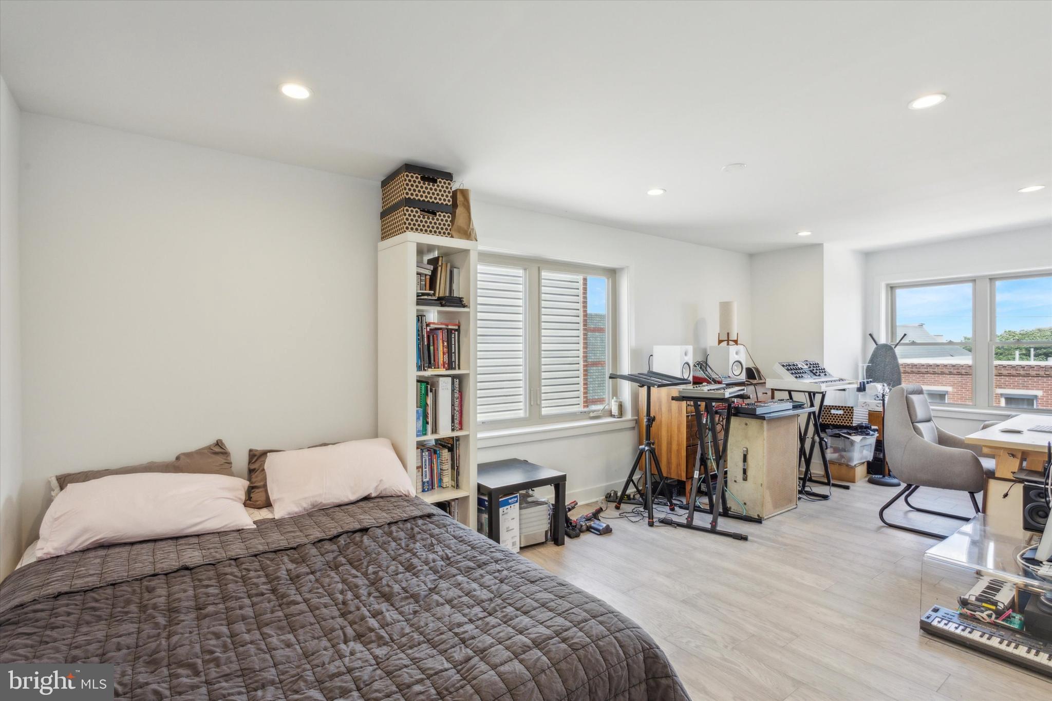 POINT BREEZE - Residential