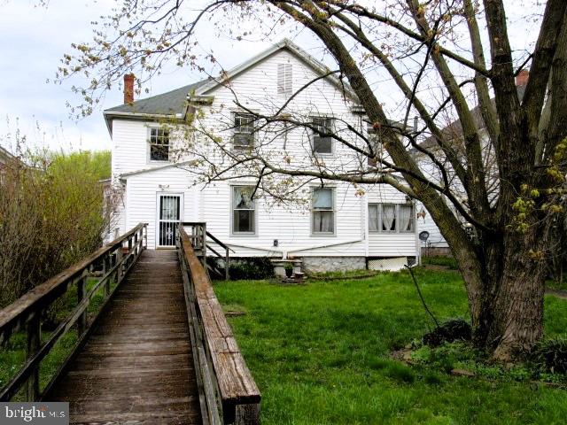 Main image without alt text