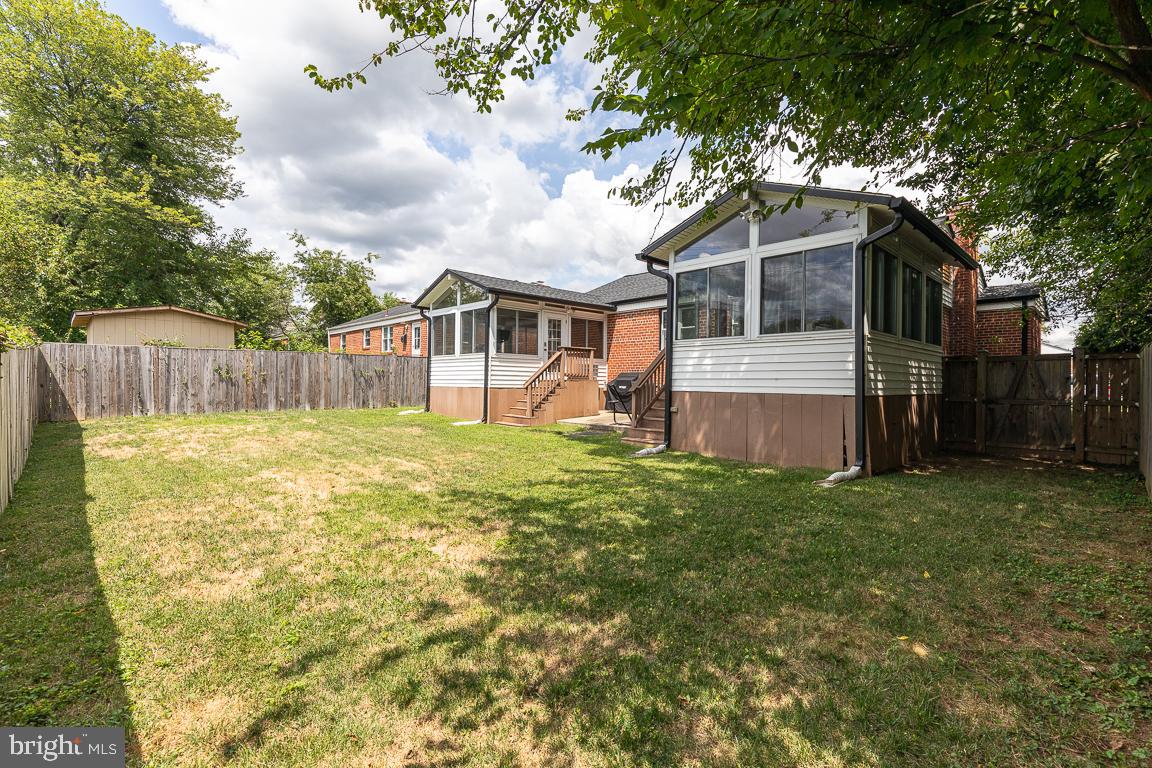 FRANKLIN KNOLLS - Residential Lease