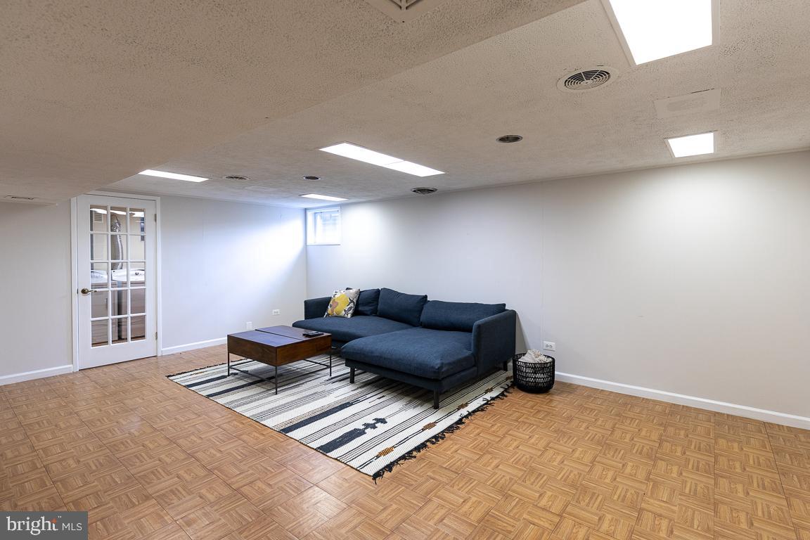 FRANKLIN KNOLLS - Residential Lease