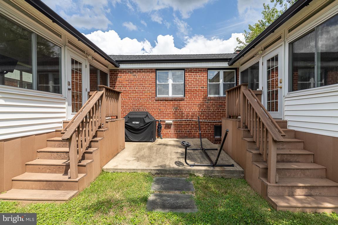 FRANKLIN KNOLLS - Residential Lease