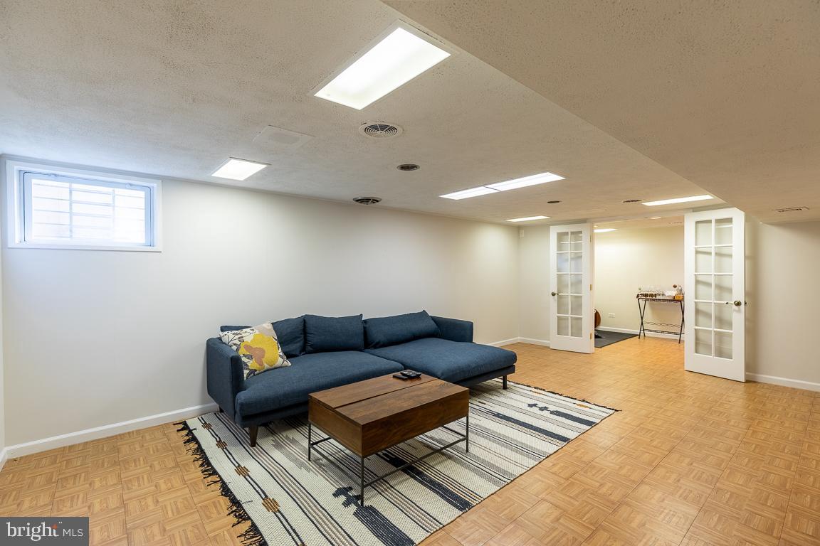 FRANKLIN KNOLLS - Residential Lease