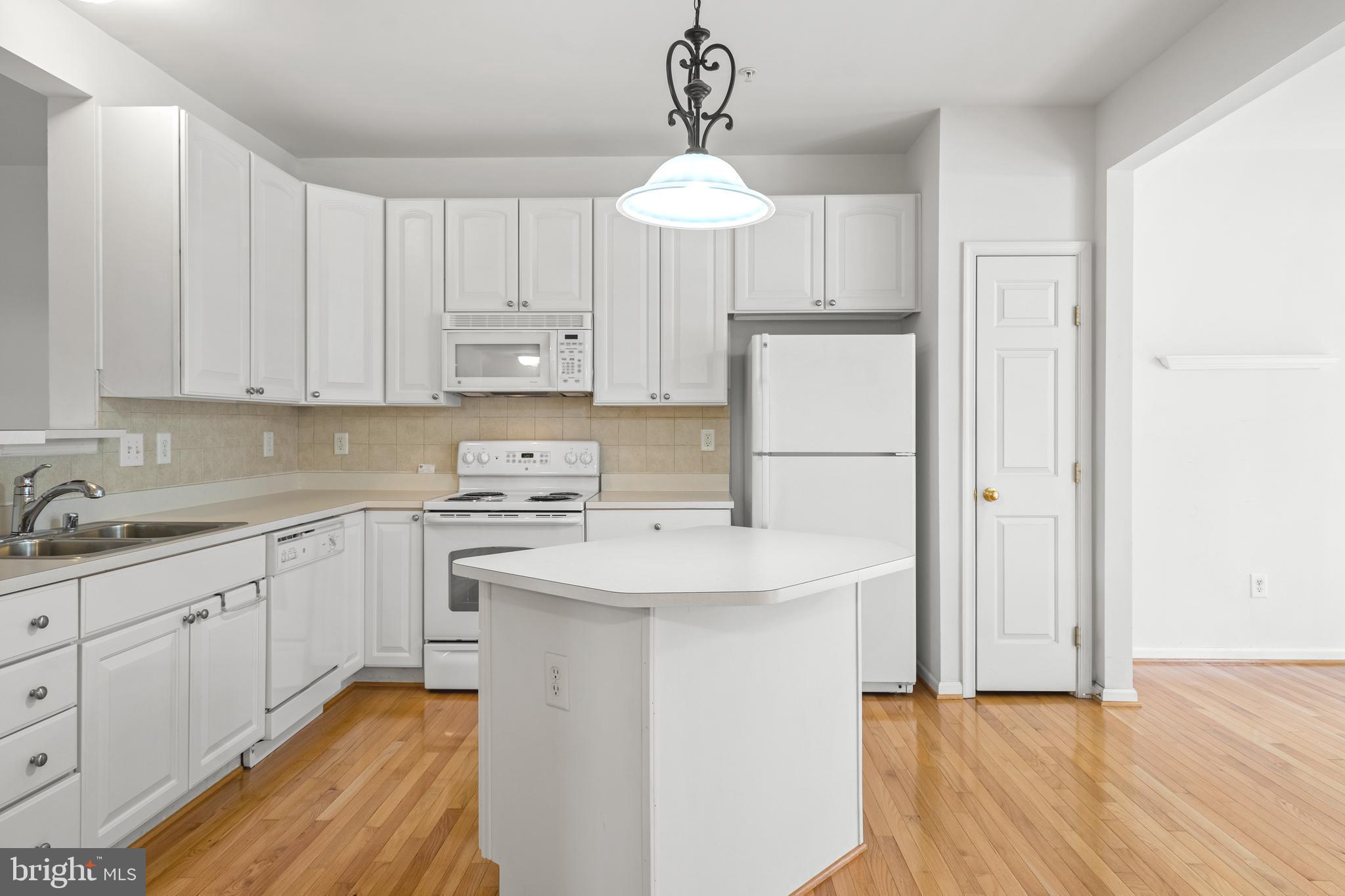 WOODS OF BAYVIEW - Residential