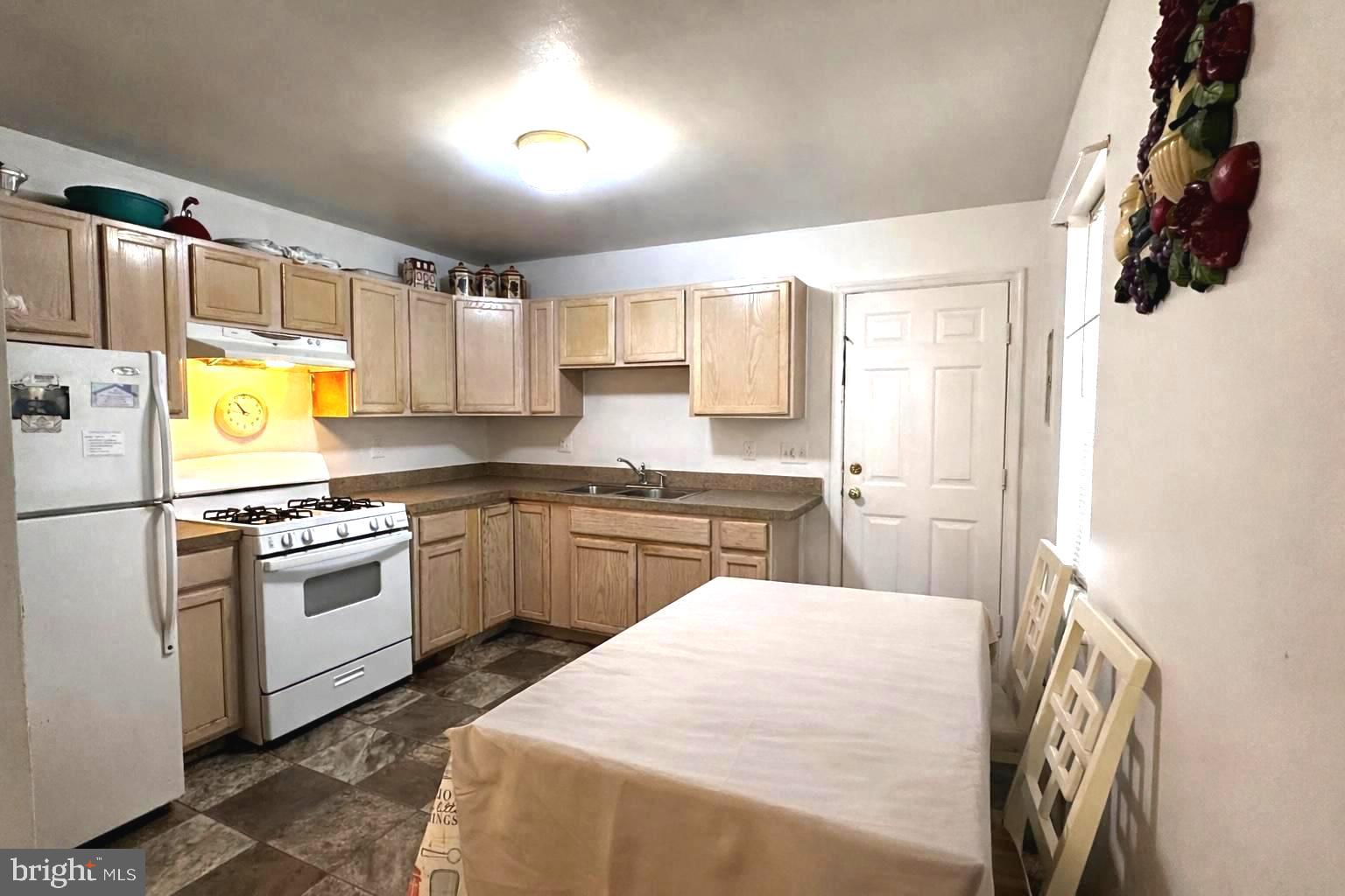 SANDTOWN-WINCHESTER - Residential