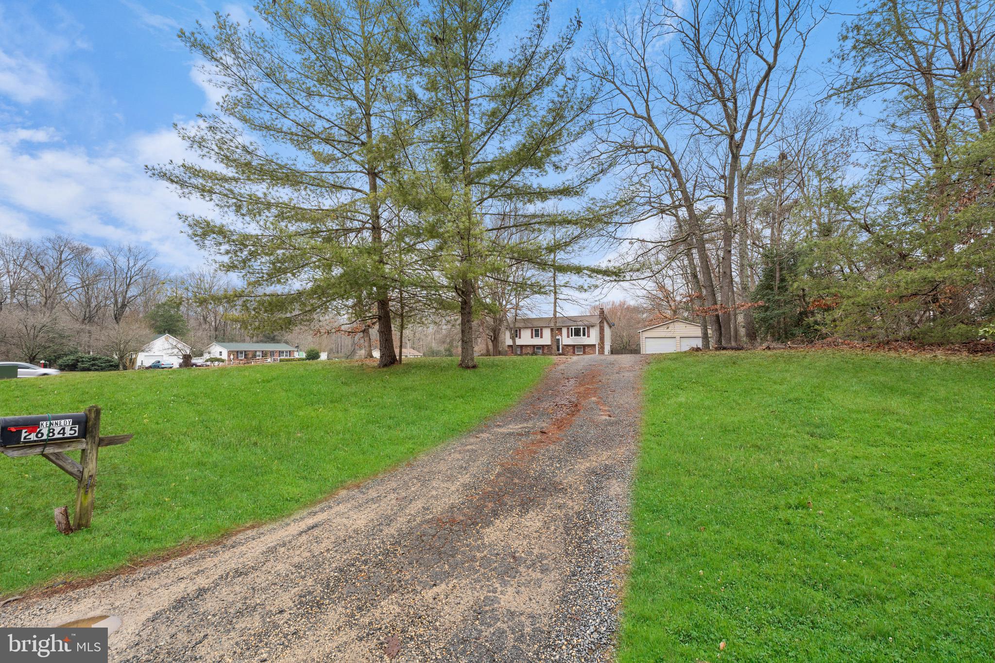 COUNTRY LAKES - Residential