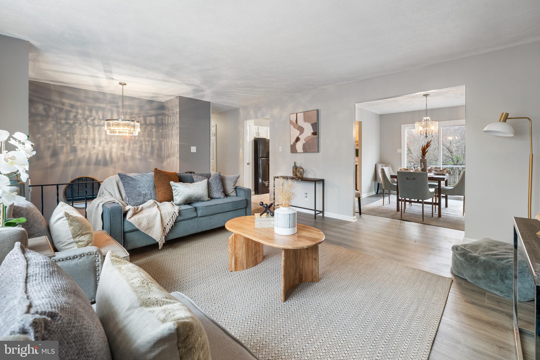 COUNTRY LAKES - Residential