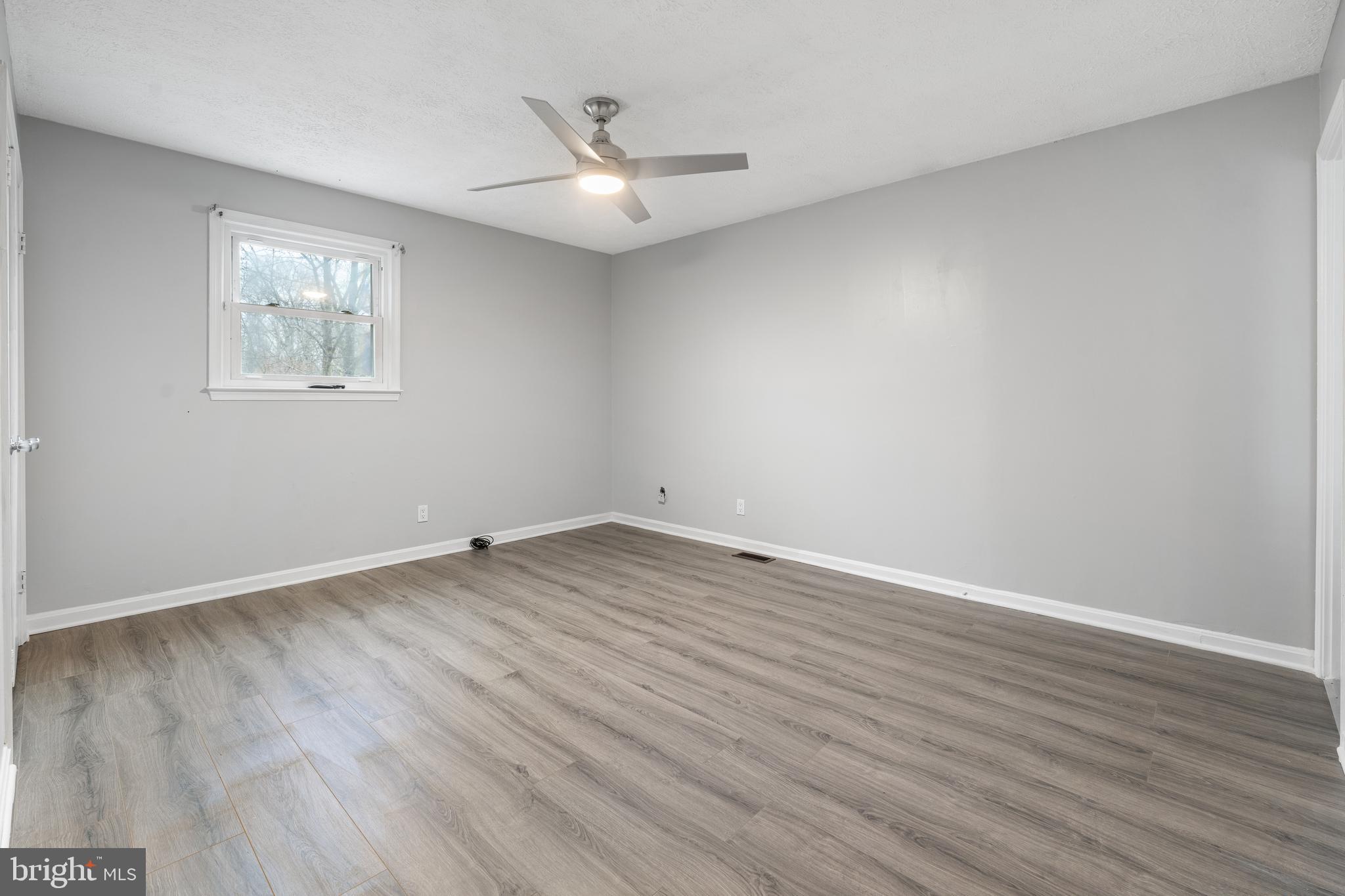 COUNTRY LAKES - Residential