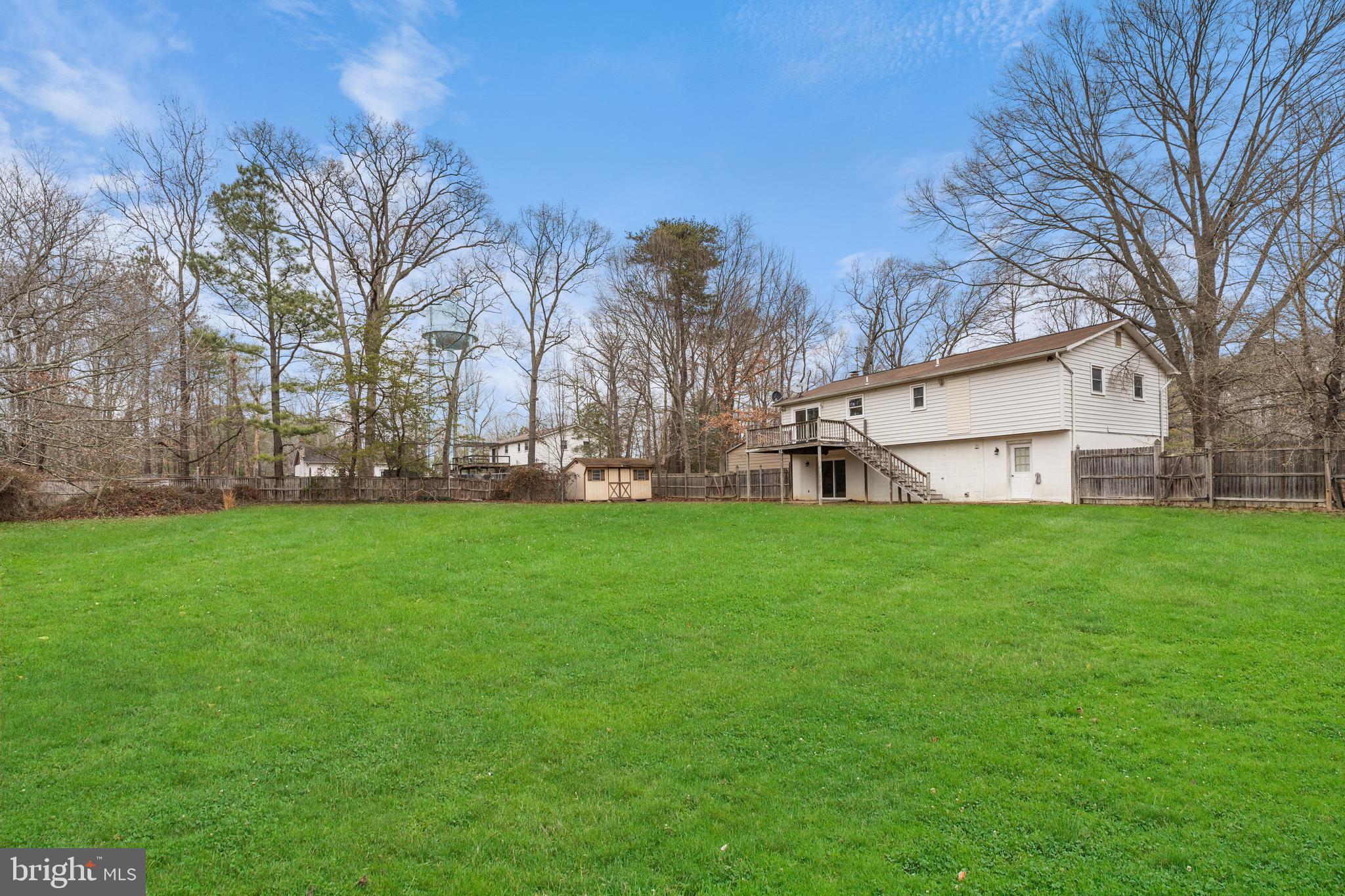 COUNTRY LAKES - Residential