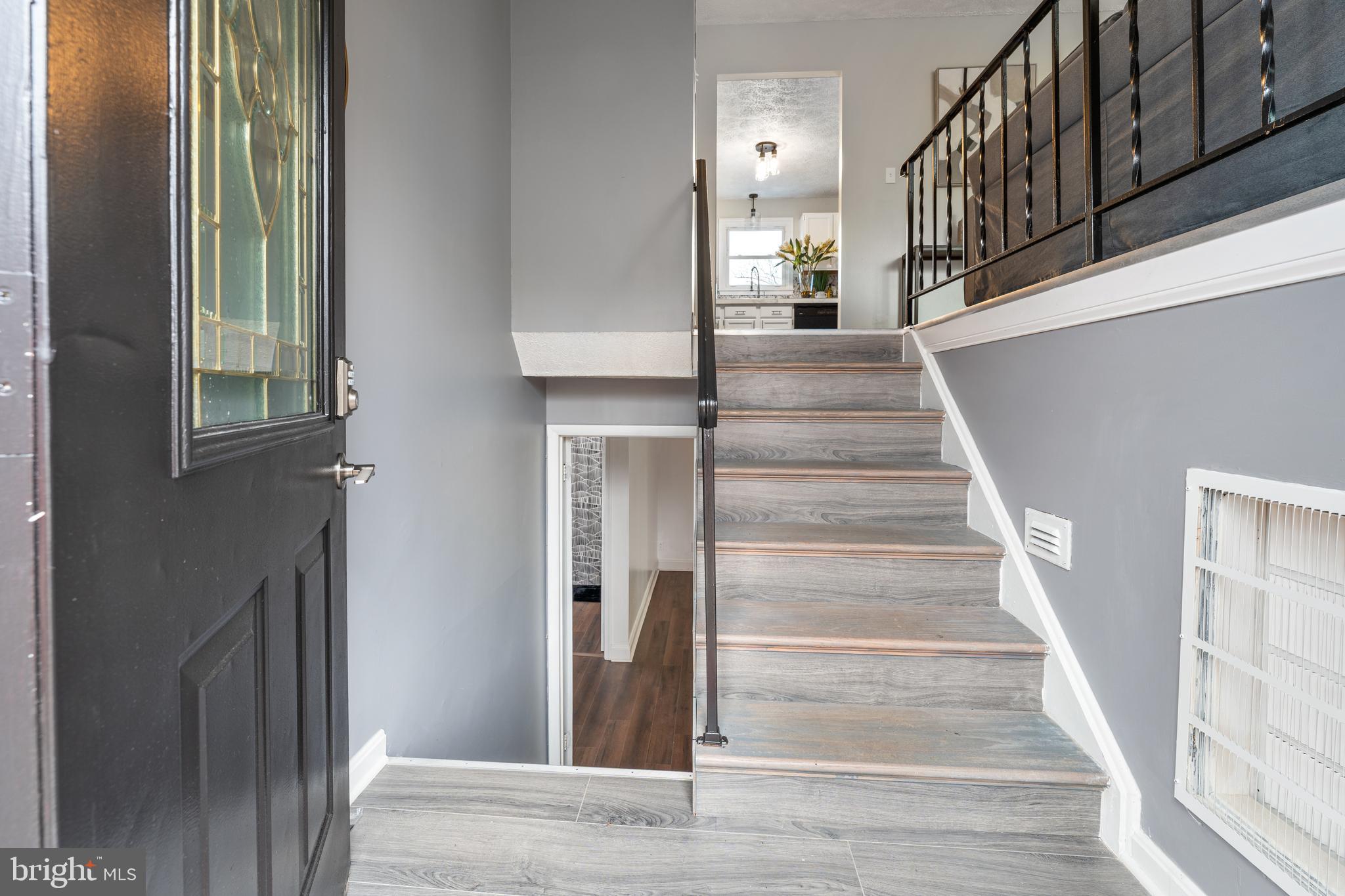 COUNTRY LAKES - Residential