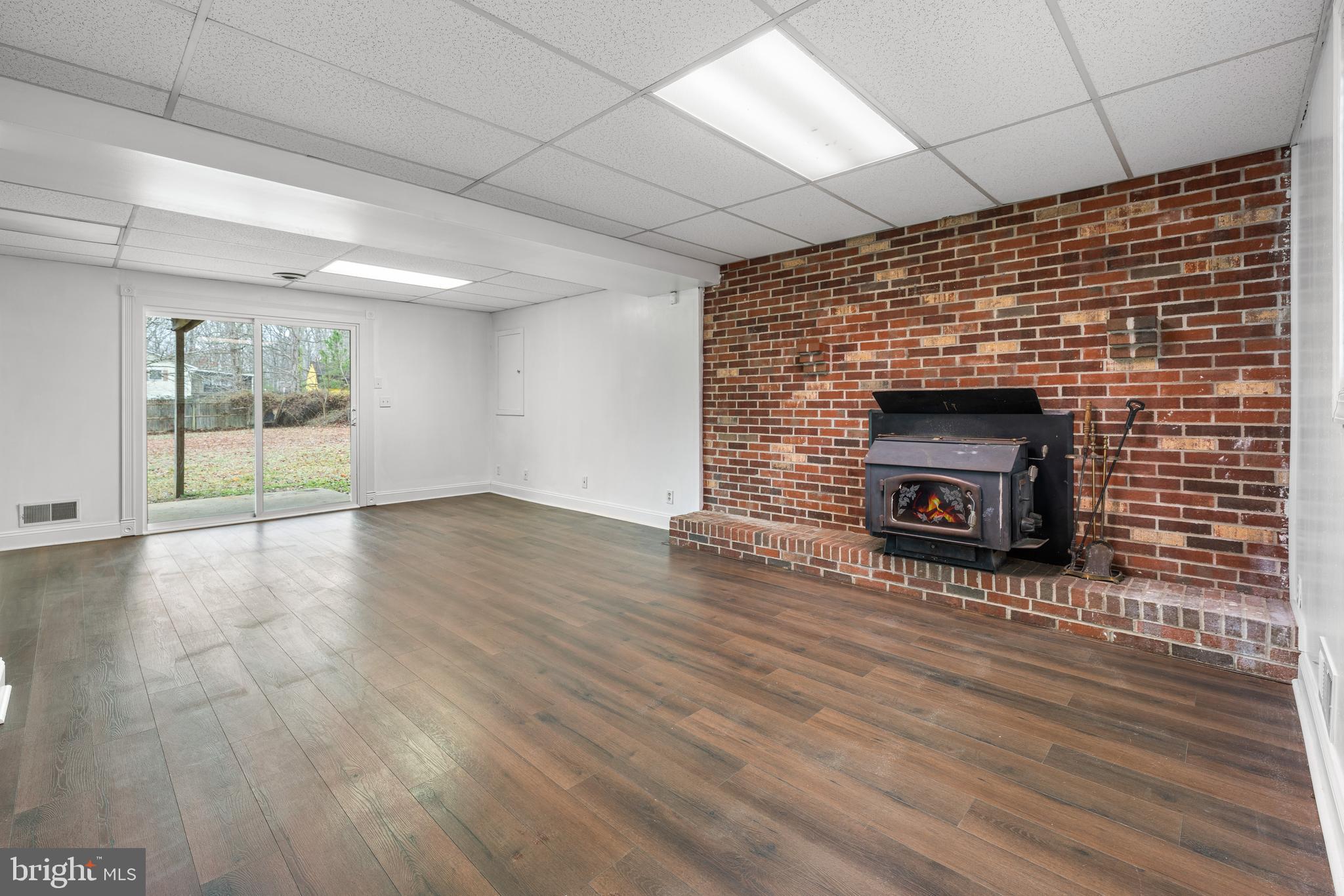 COUNTRY LAKES - Residential