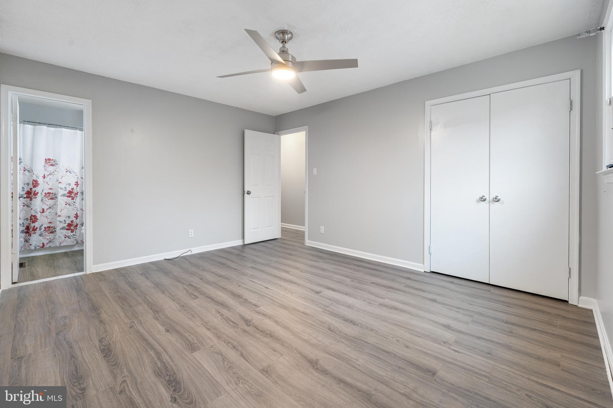 COUNTRY LAKES - Residential