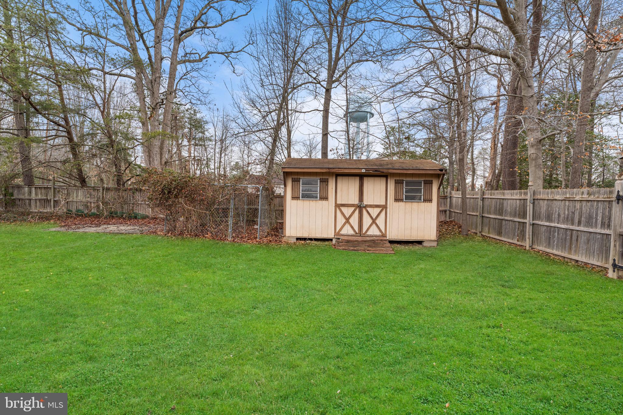 COUNTRY LAKES - Residential