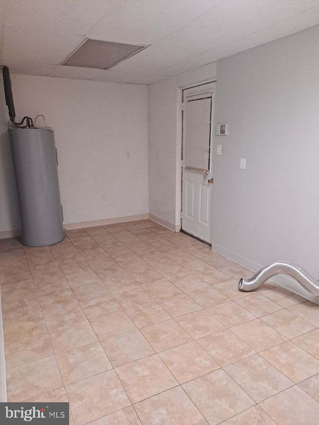 COUNTRY LAKES - Residential